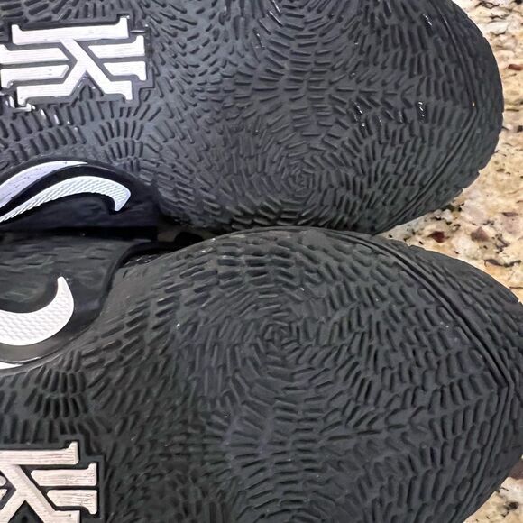 Nike kyrie 2 low 2019 #11 basketball shoes men’s 13 - Picture 9 of 12